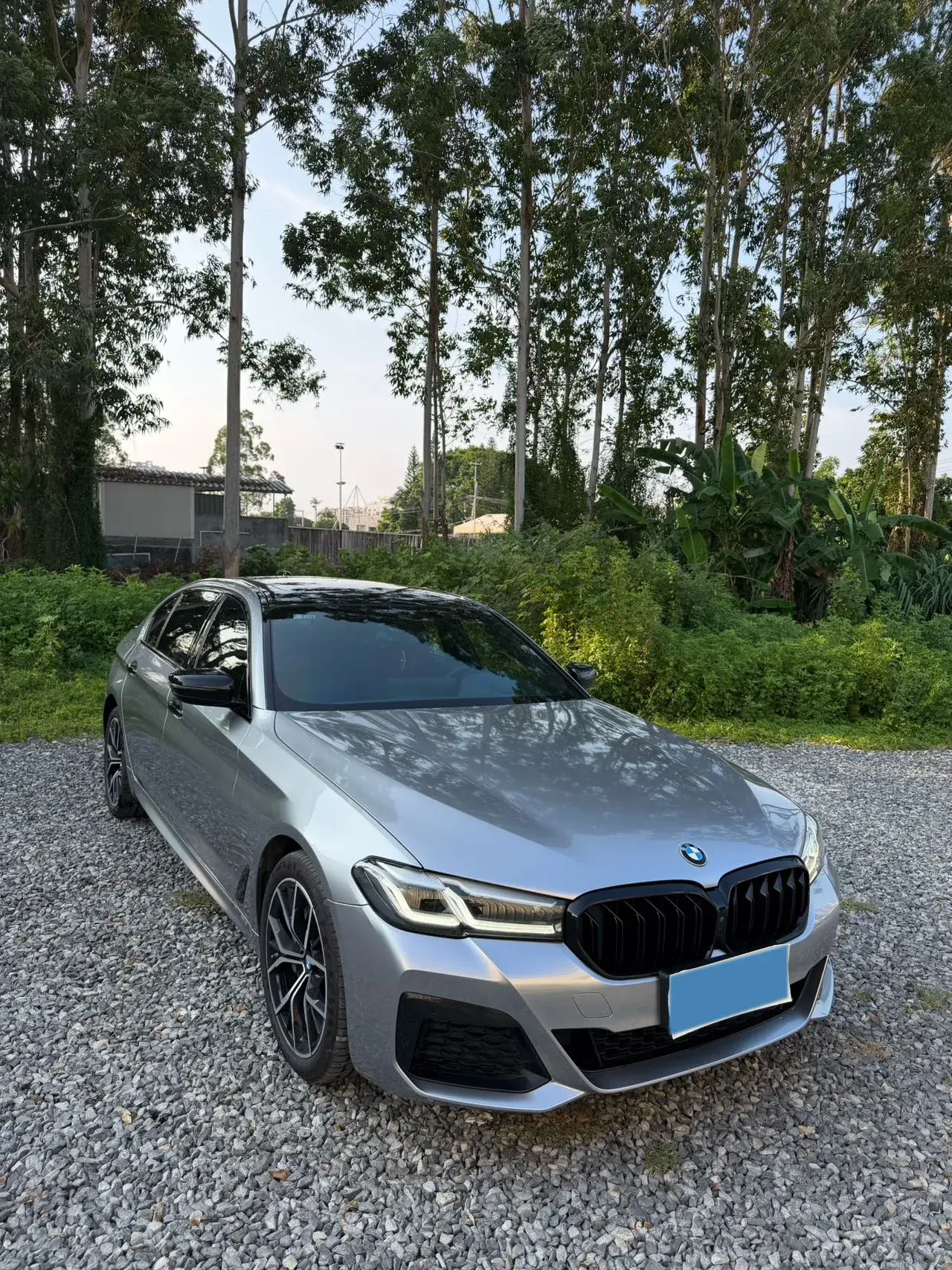 2021 BMW 5 thumbnail 2