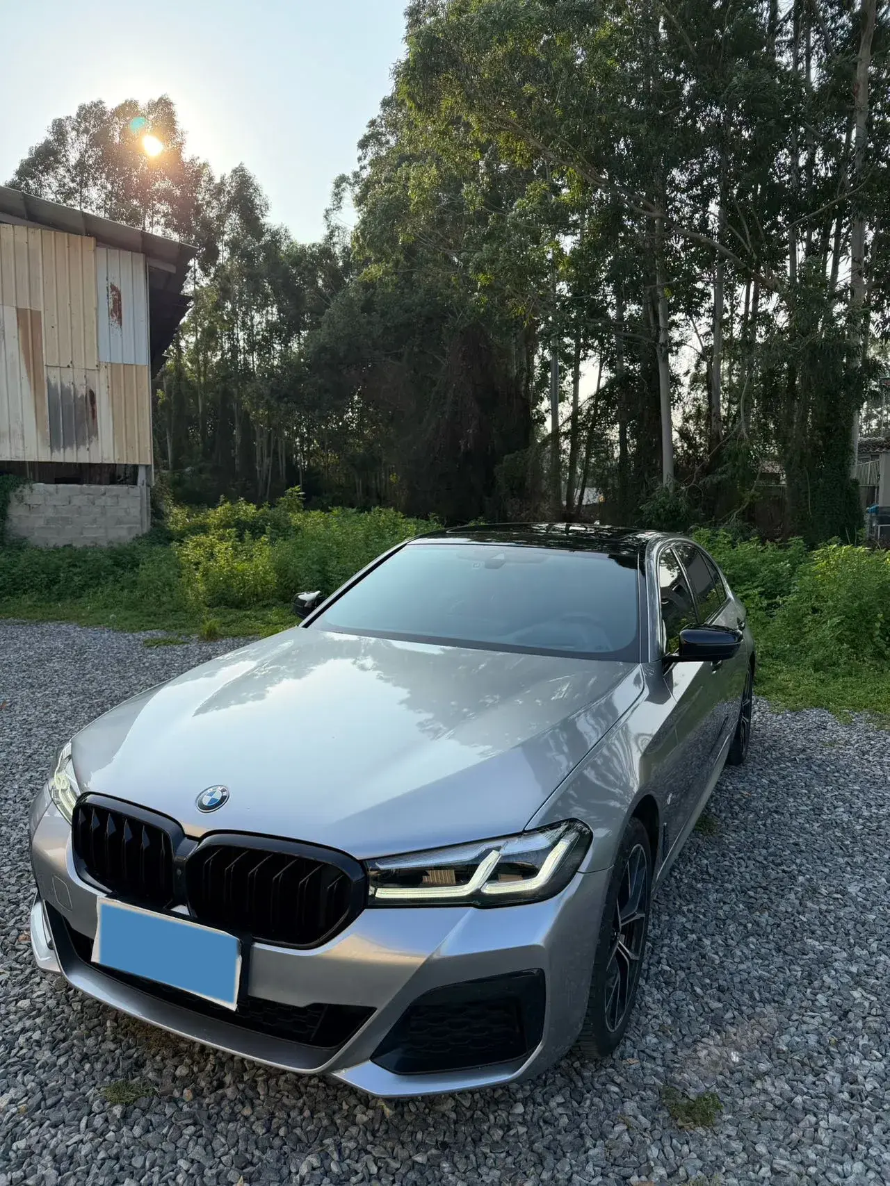 2021 BMW 5 view 1