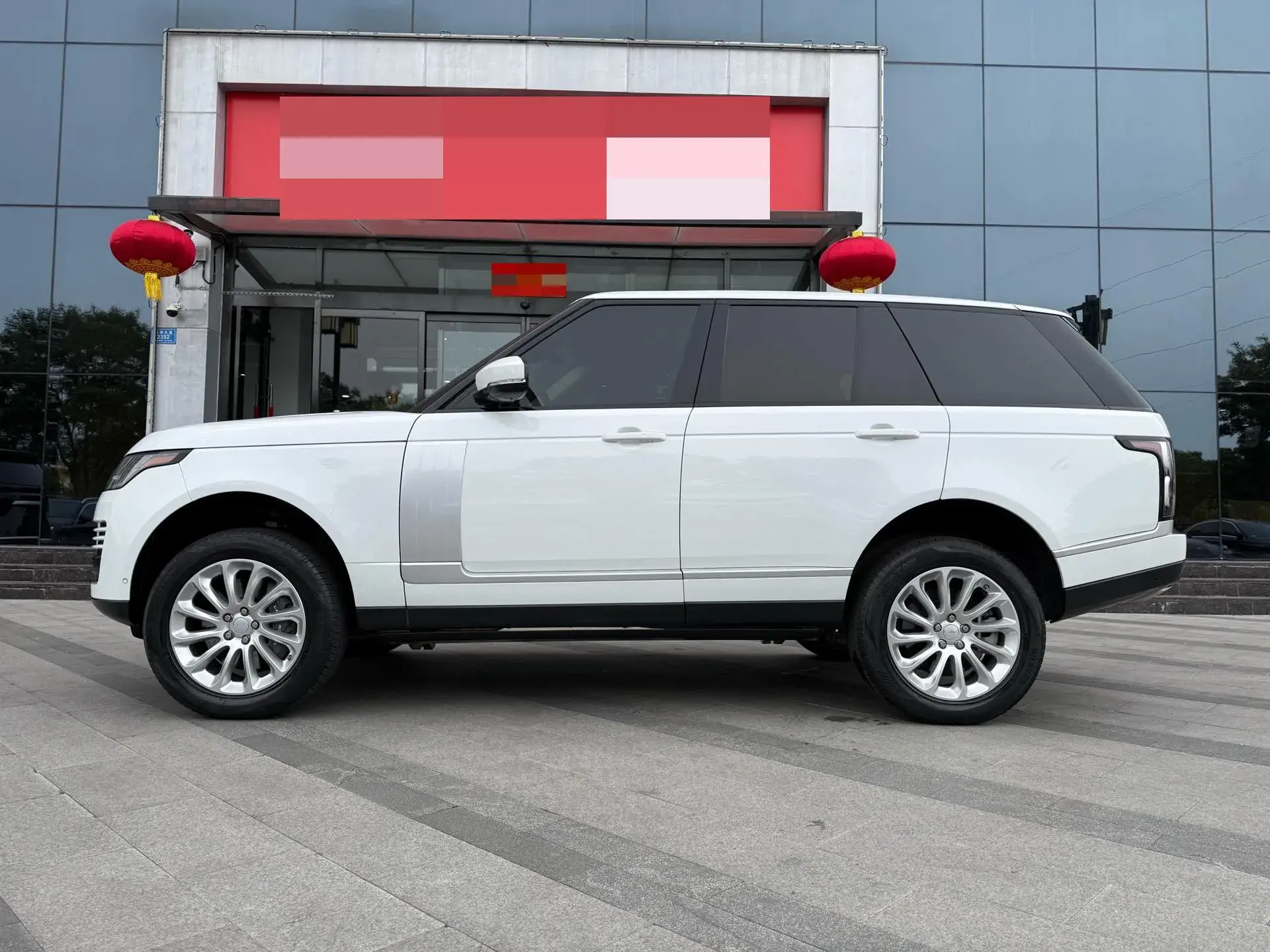 2018 LAND ROVER thumbnail 3