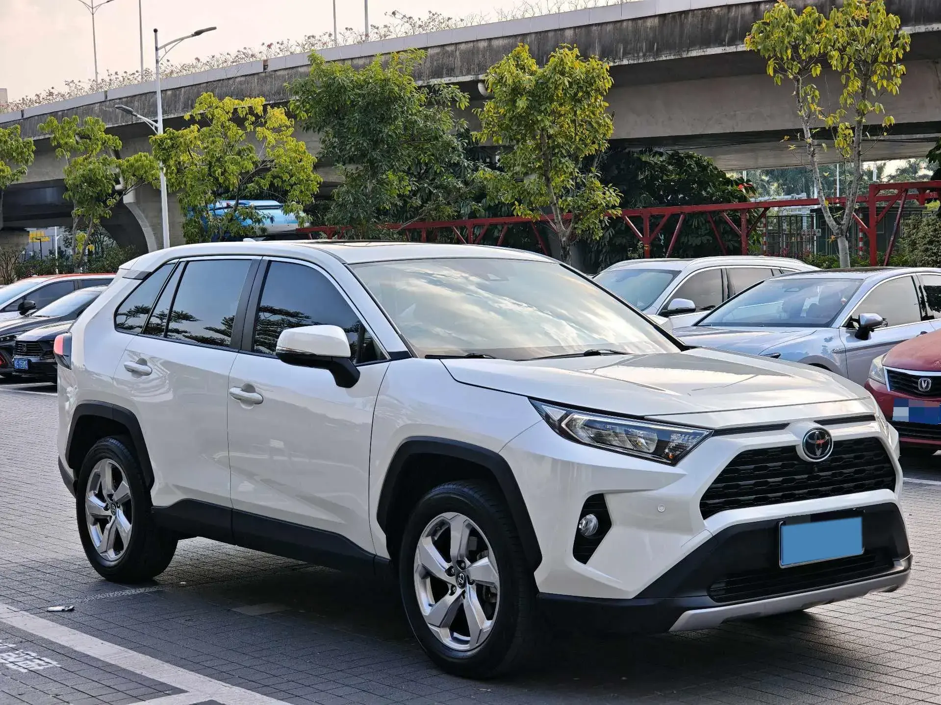 2020 TOYOTA RAV4 thumbnail 3