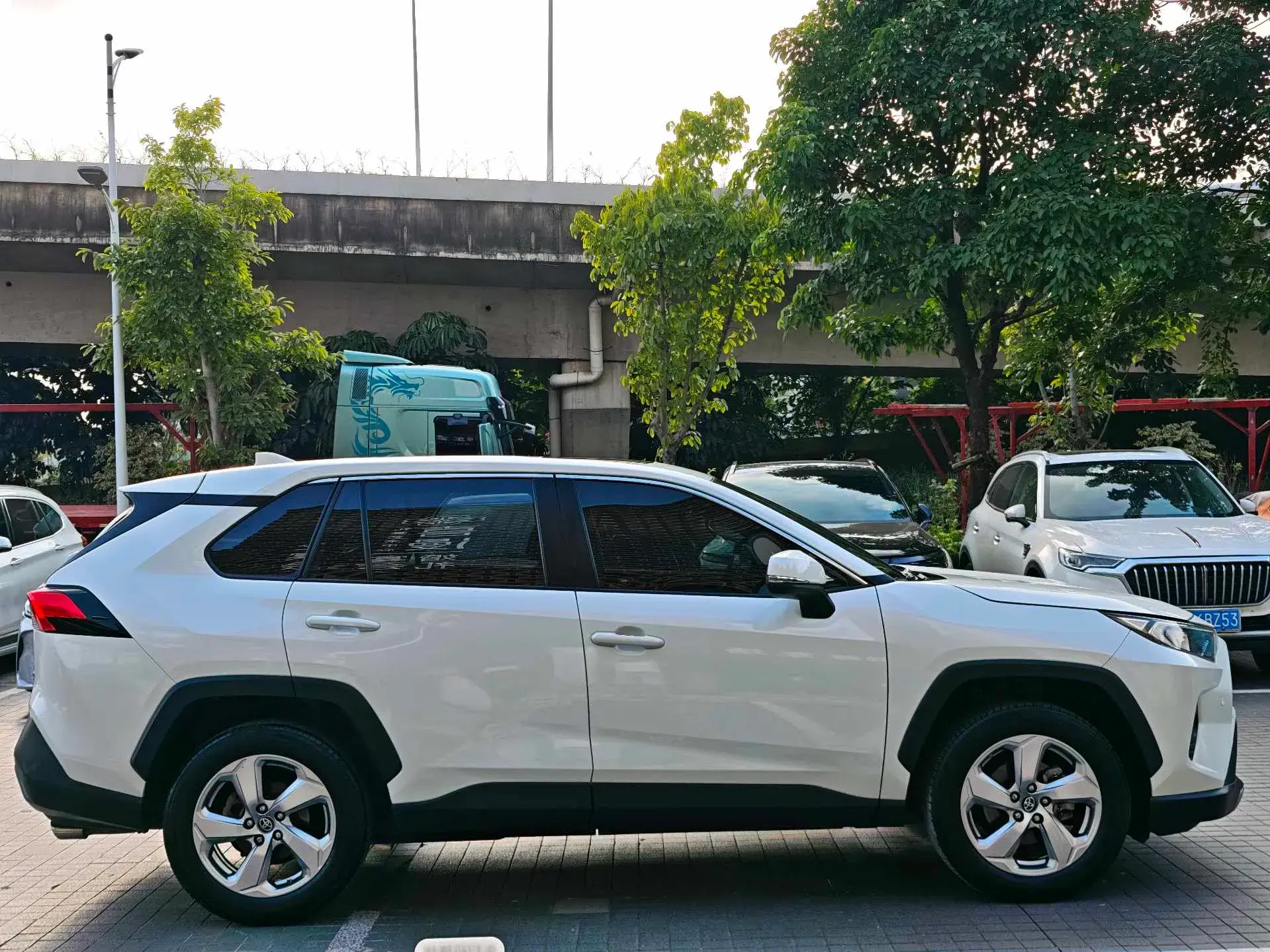 2020 TOYOTA RAV4 thumbnail 4