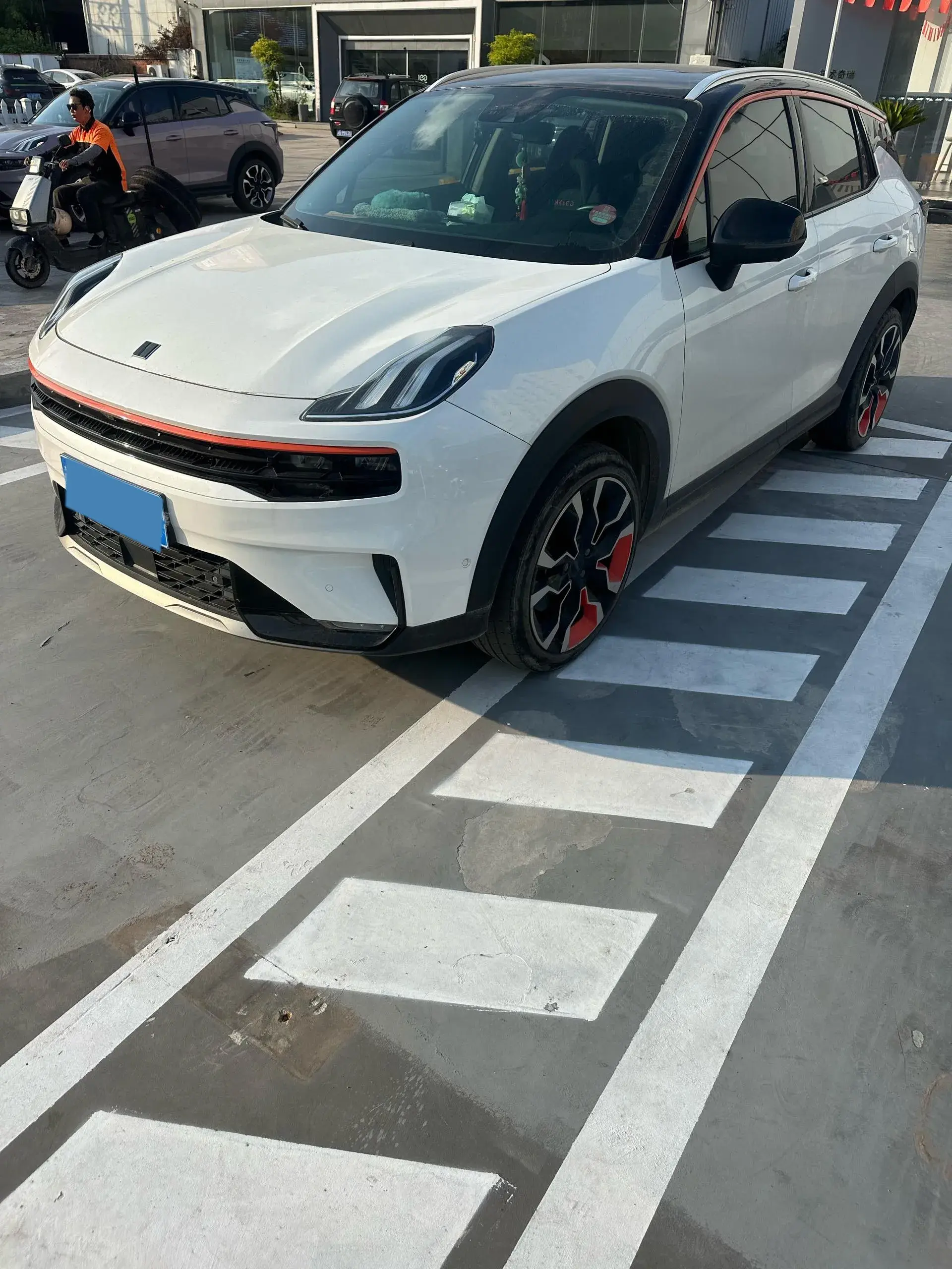 2020 LYNK&CO 06 view 1