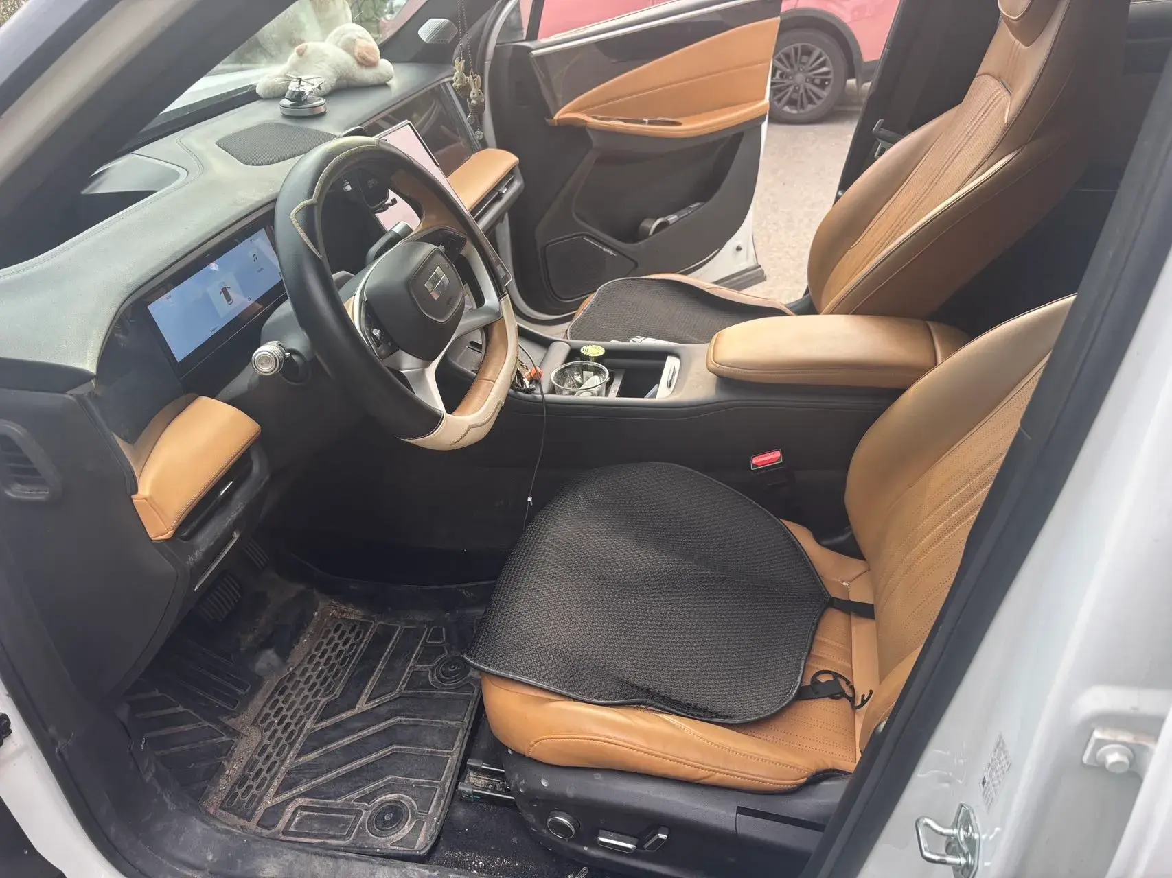 2023 GEELY GALAXY thumbnail 3