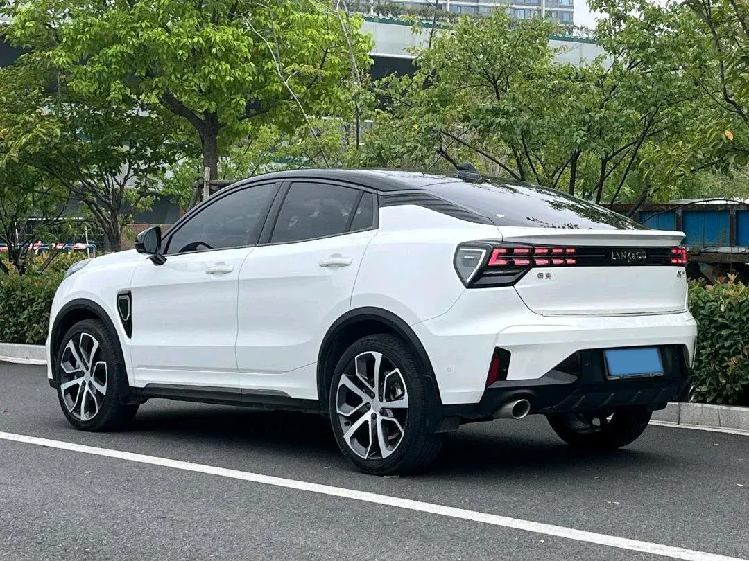 2020 LYNK&CO 05 thumbnail 4