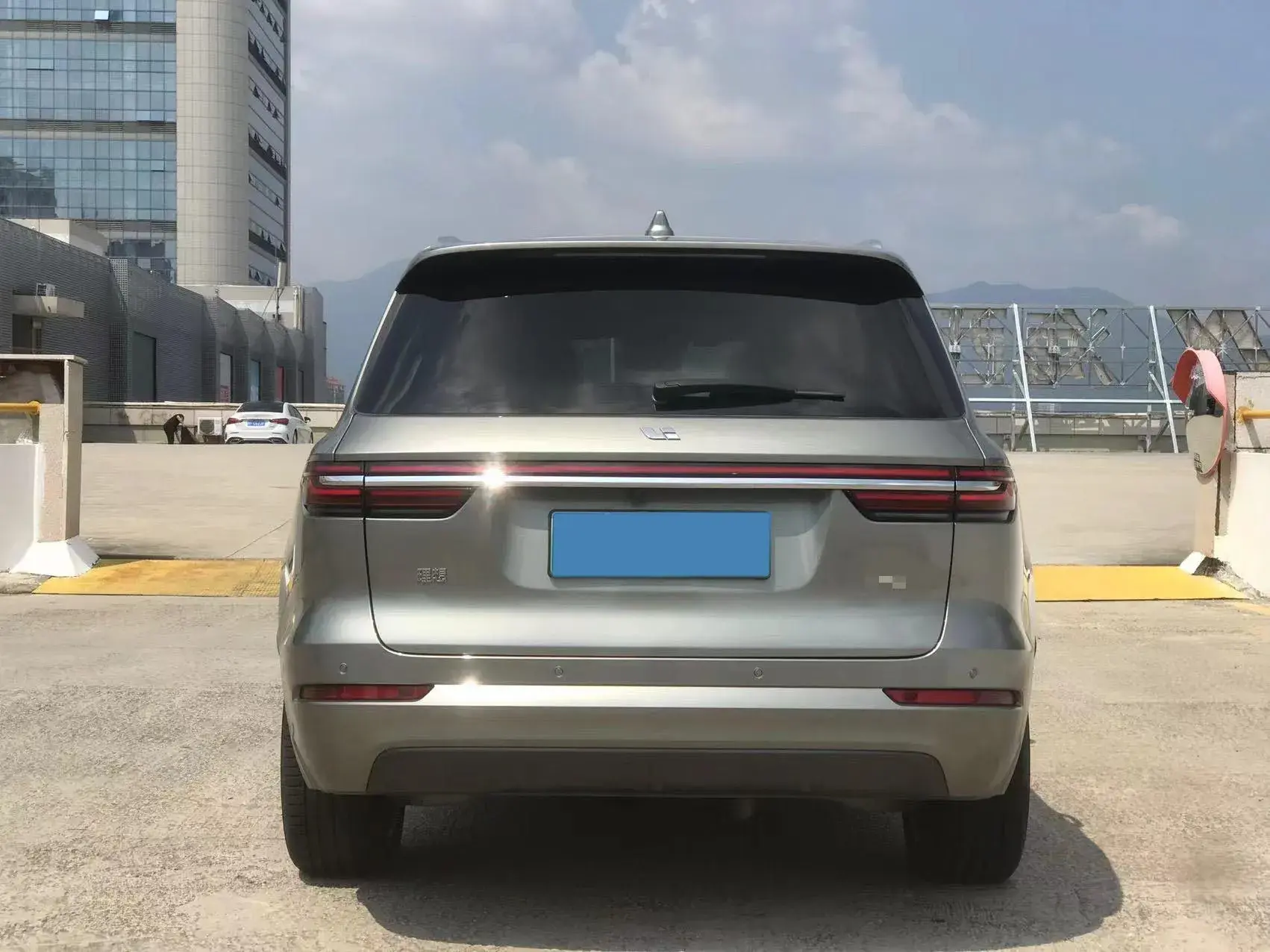 2021 LI ONE thumbnail 4