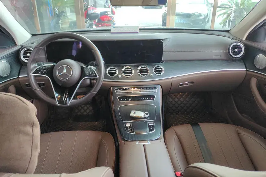 2023 MERCEDES-BENZ E thumbnail 3