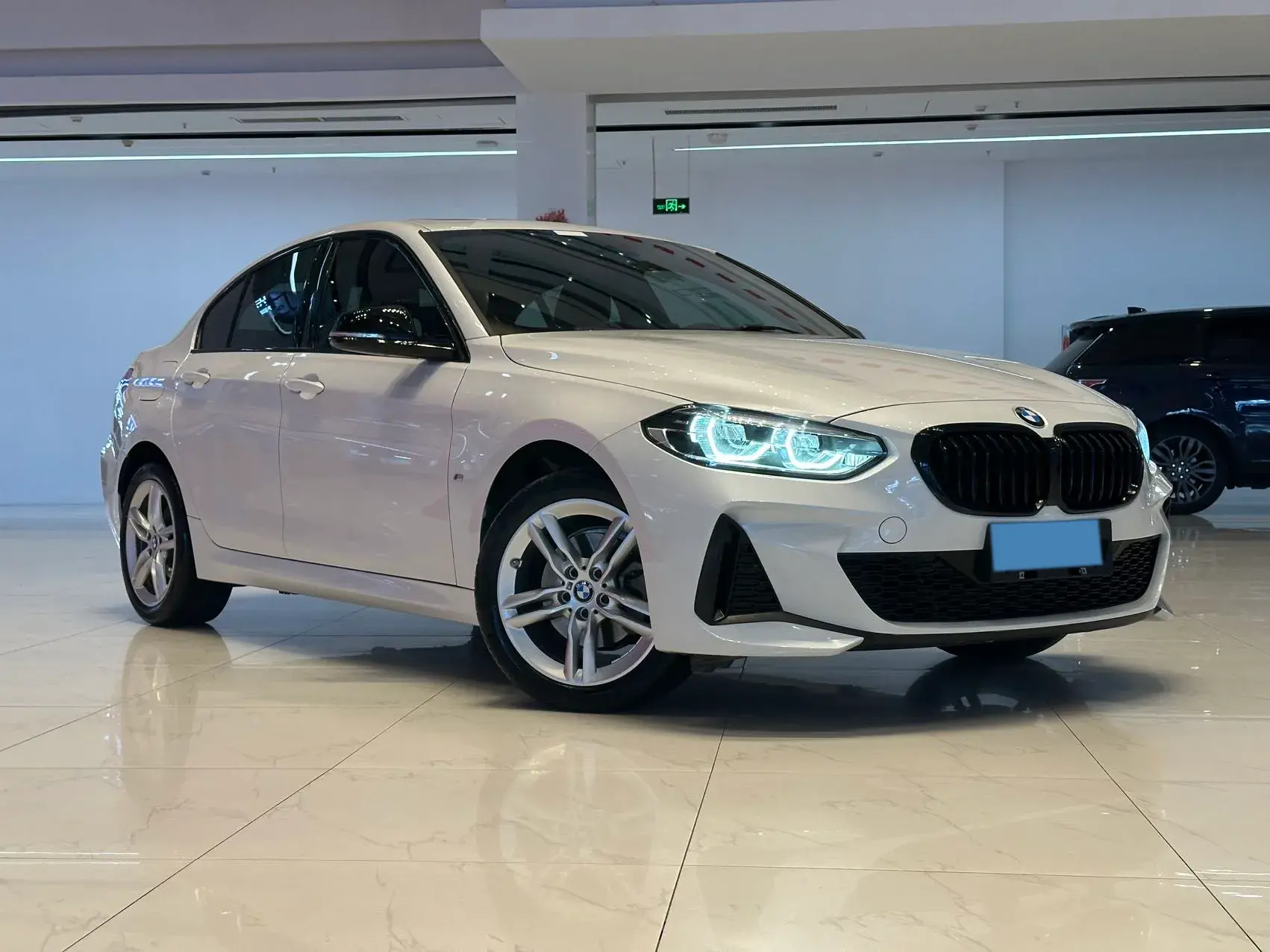 2021 BMW 1 thumbnail 3