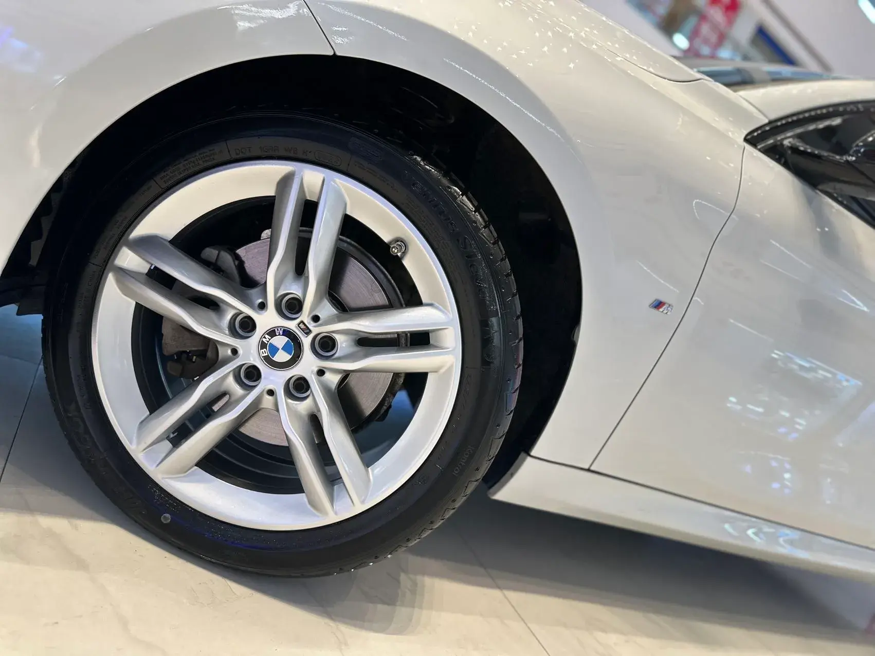 2021 BMW 1 thumbnail 4