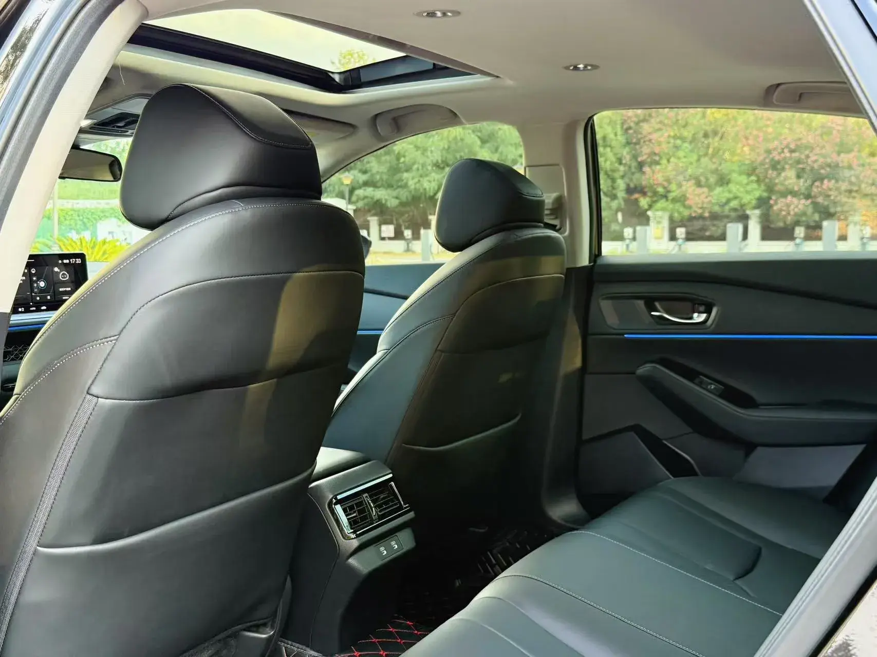 2023 HONDA ACCORD thumbnail 4