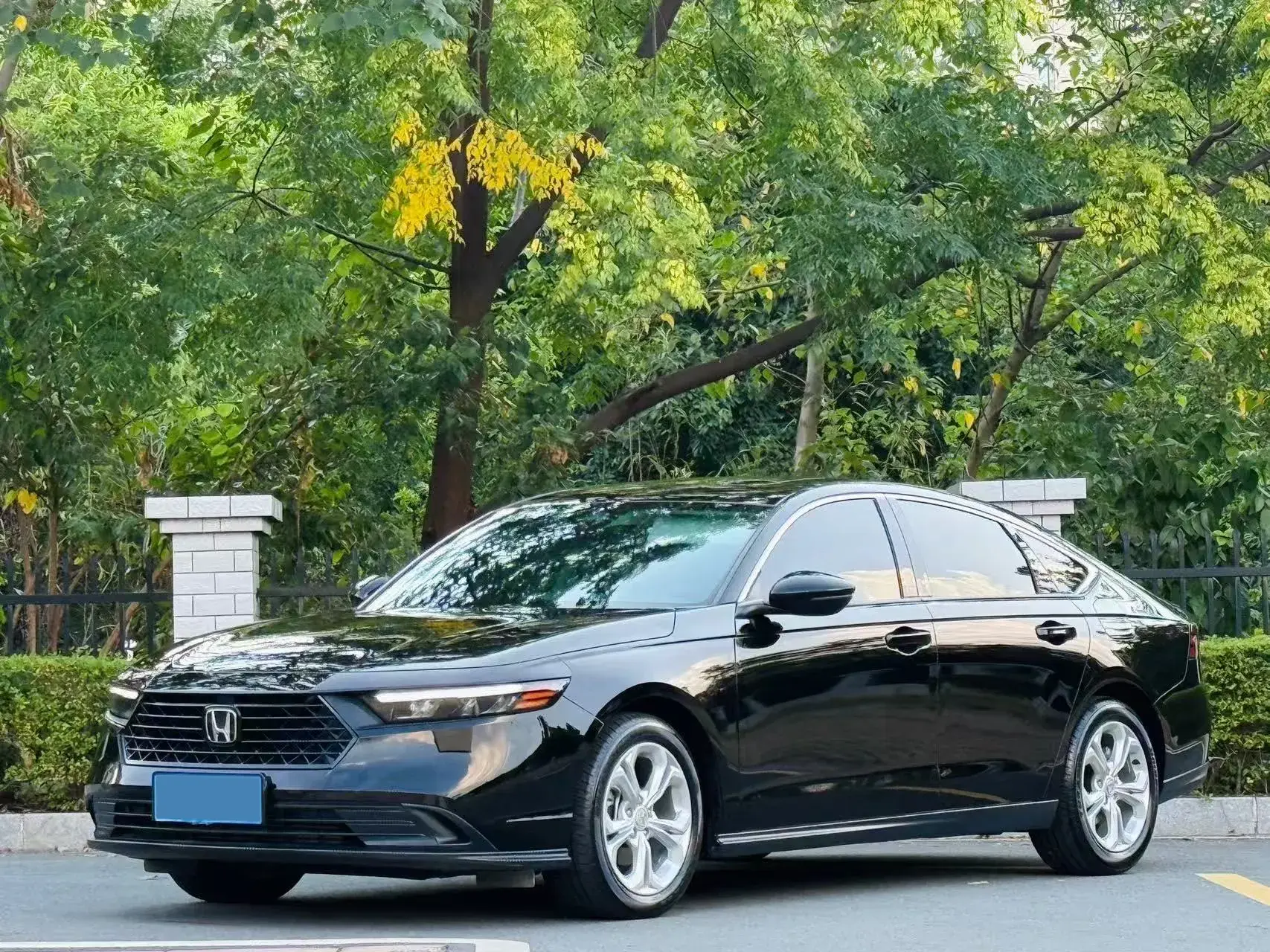 2023 HONDA ACCORD view 1