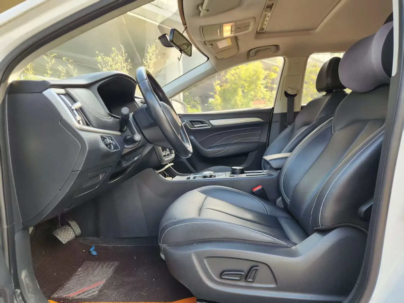 2017 ROEWE I6 thumbnail 4