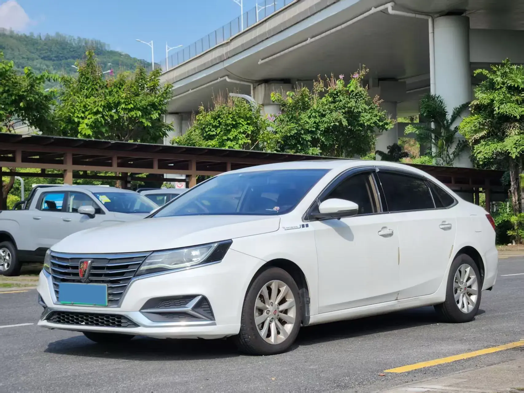2017 ROEWE I6 view 1