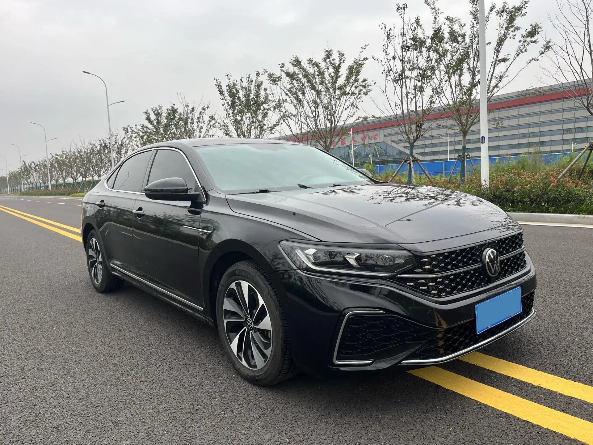 2022 VOLKSWAGEN PASSAT thumbnail 3