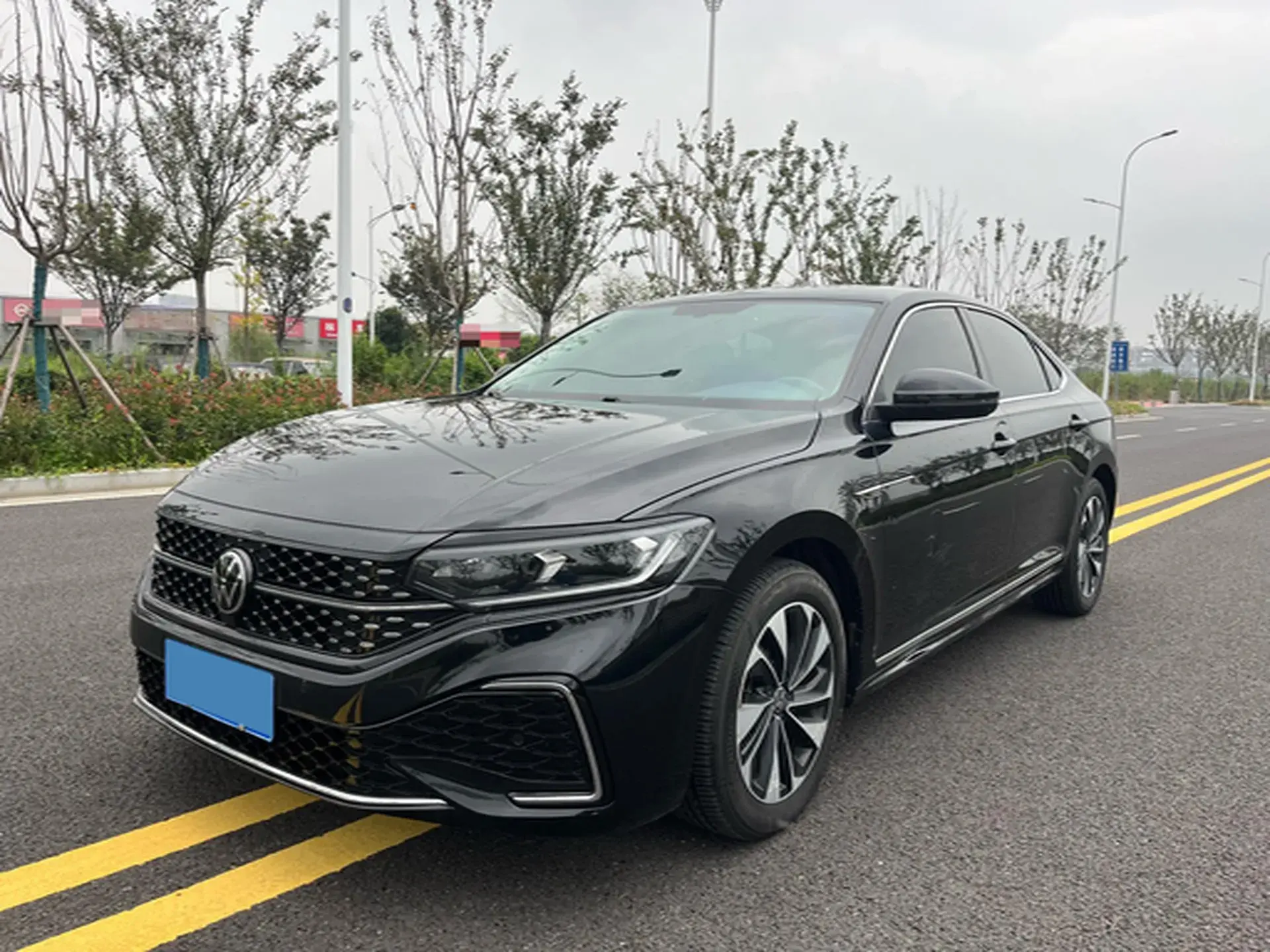 2022 VOLKSWAGEN PASSAT view 1