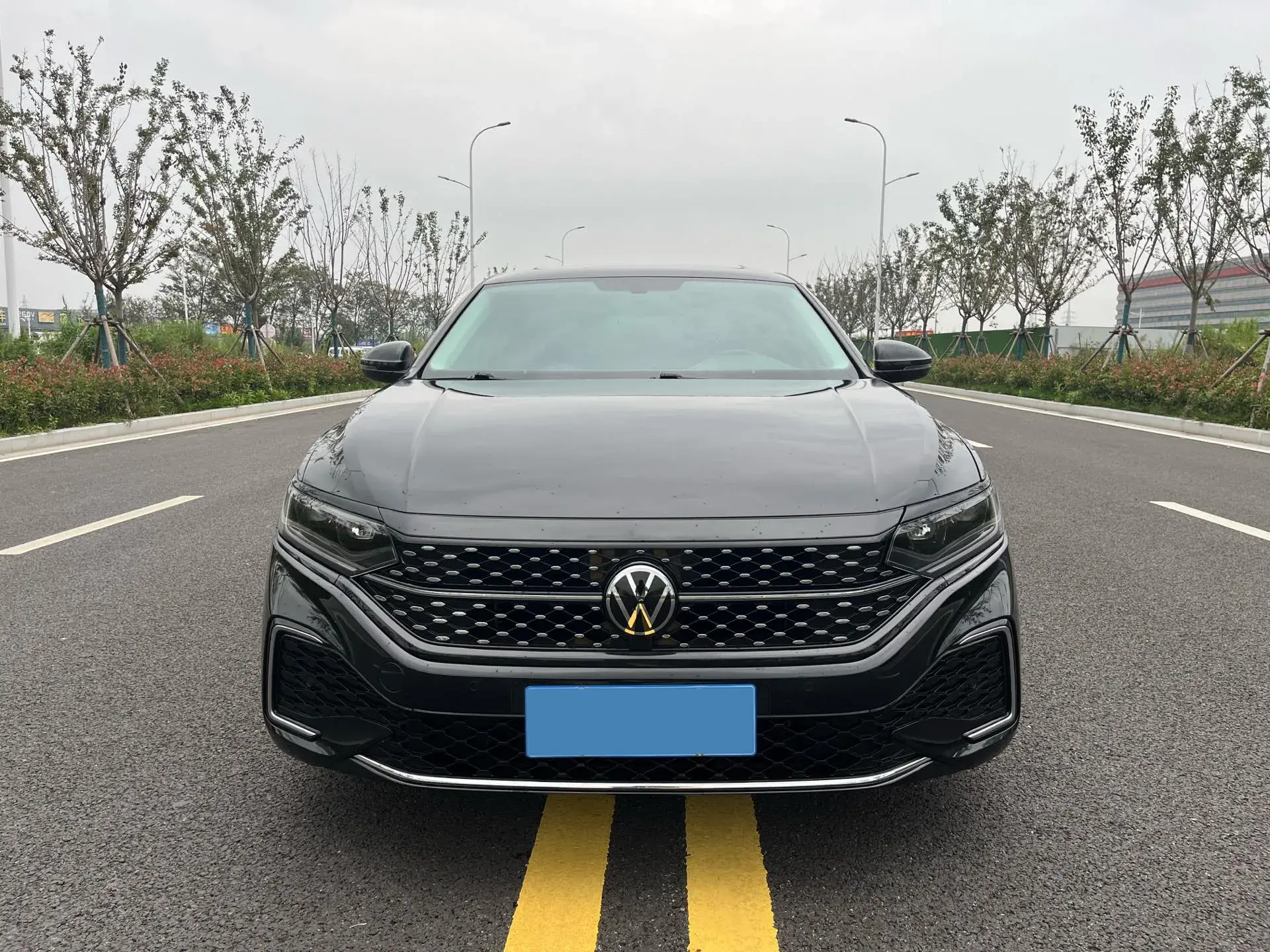 2022 VOLKSWAGEN PASSAT thumbnail 2