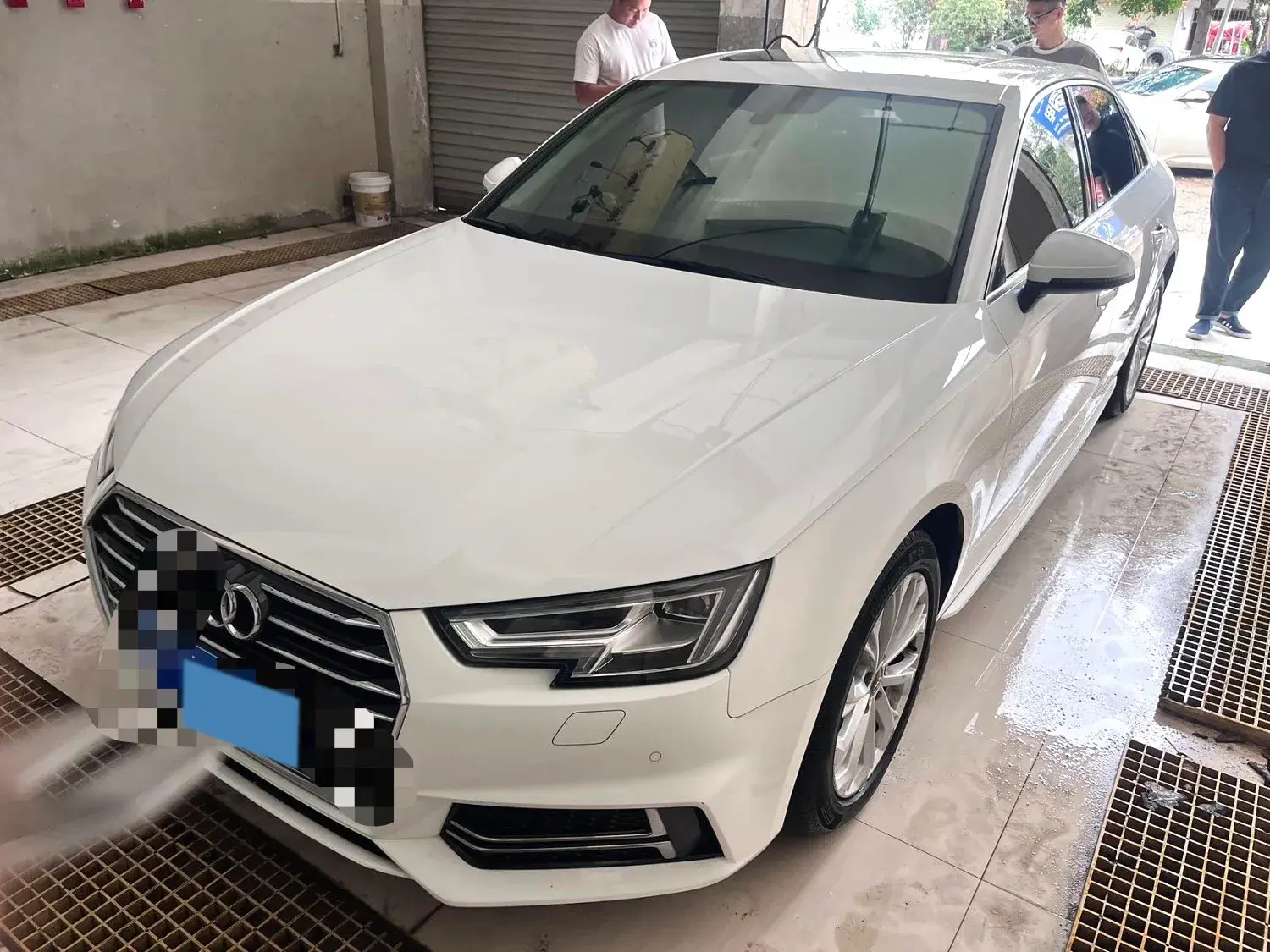 2019 AUDI A4L view 1
