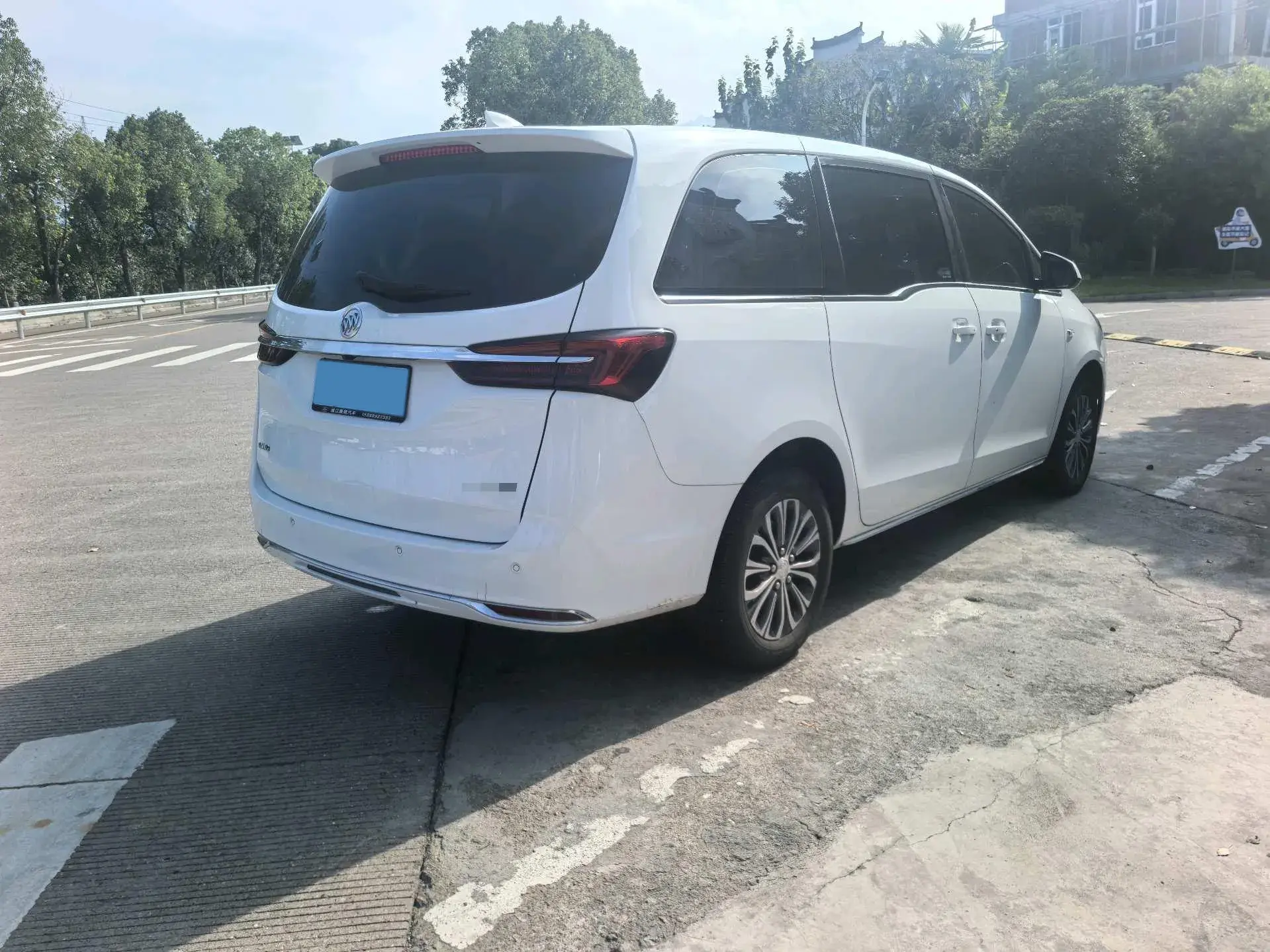 2023 BUICK GL8 thumbnail 3