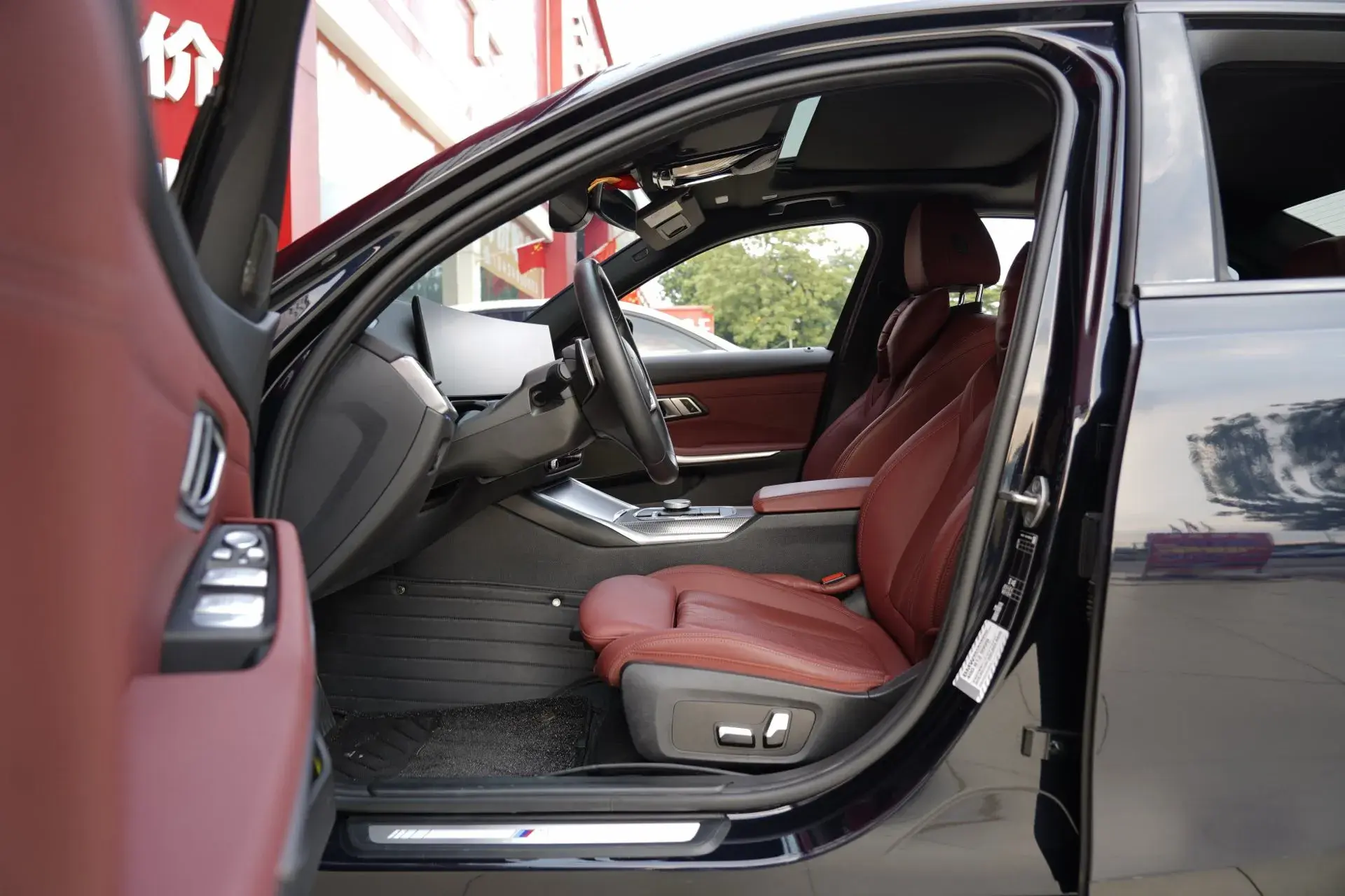 2023 BMW 3 thumbnail 3