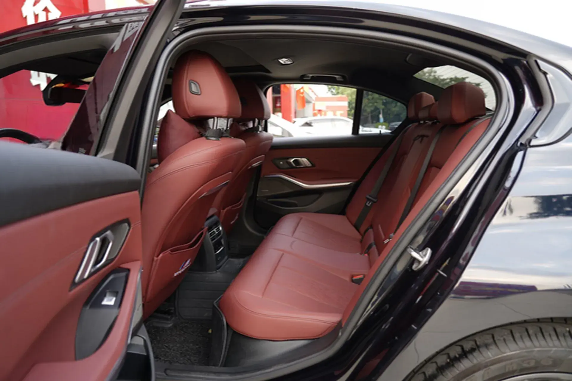 2023 BMW 3 thumbnail 4