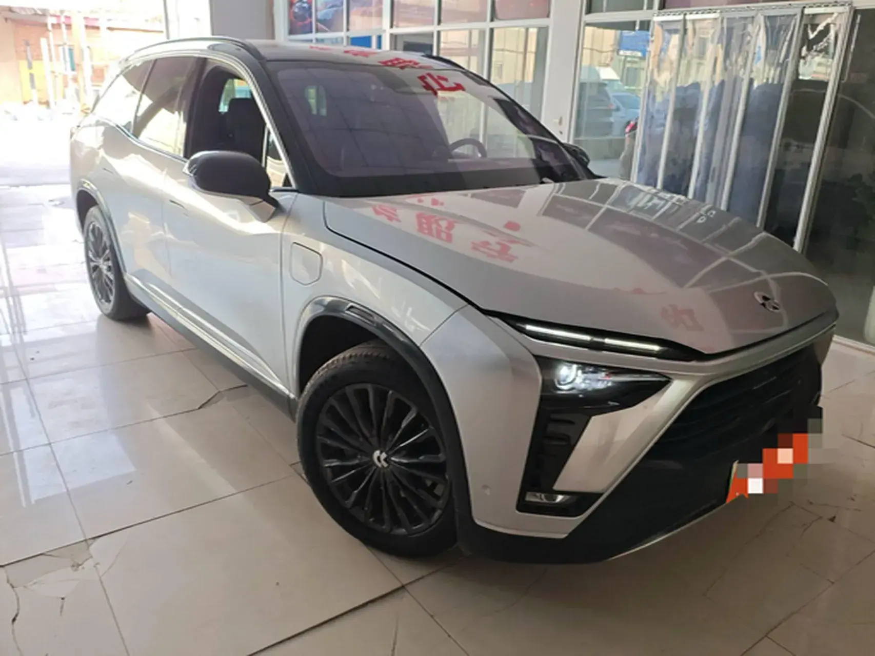 2020 NIO ES8 thumbnail 3