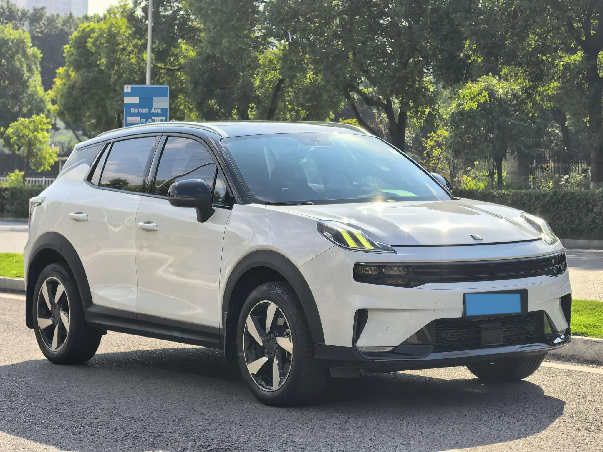 2020 LYNK&CO 06 thumbnail 3