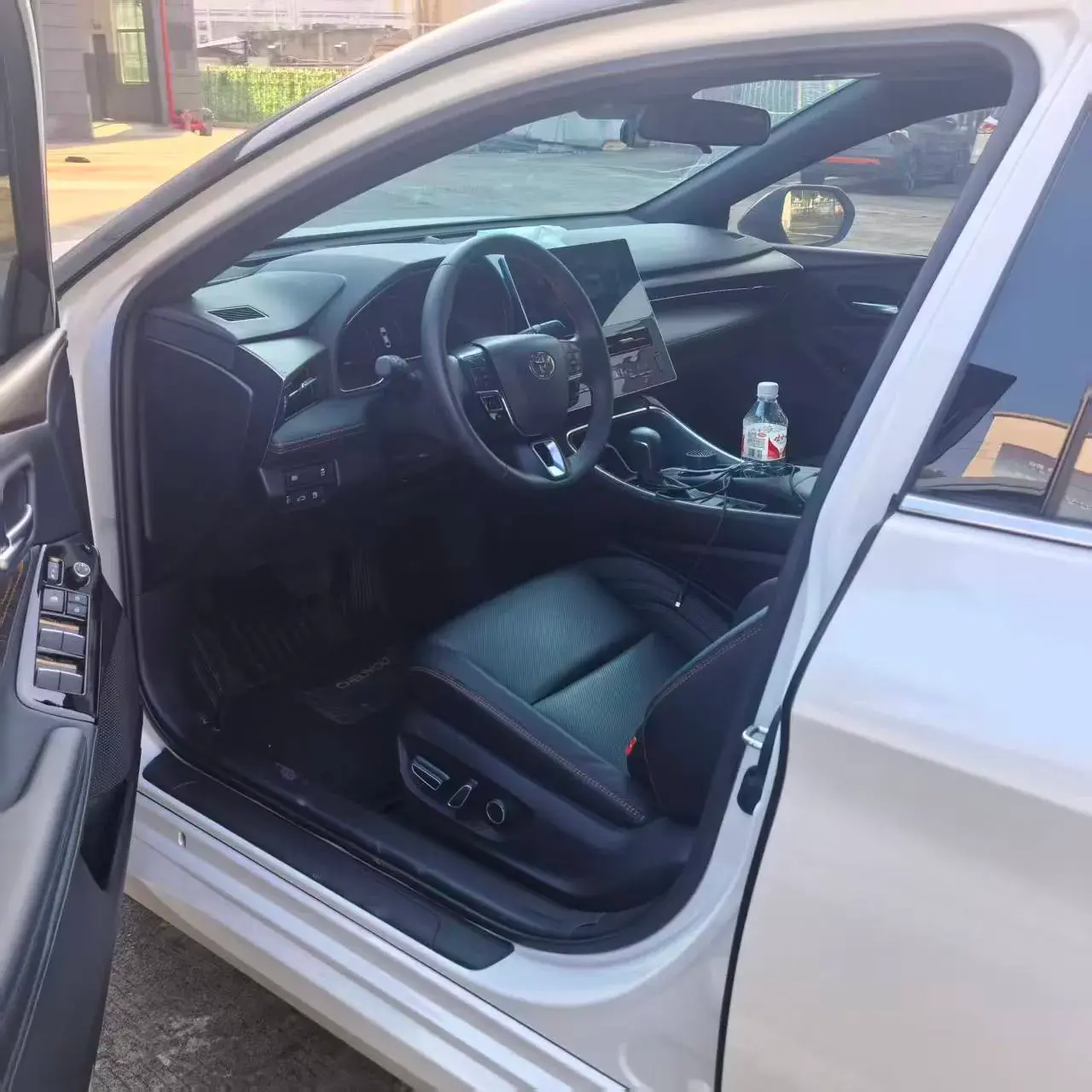 2024 TOYOTA AVALON thumbnail 3