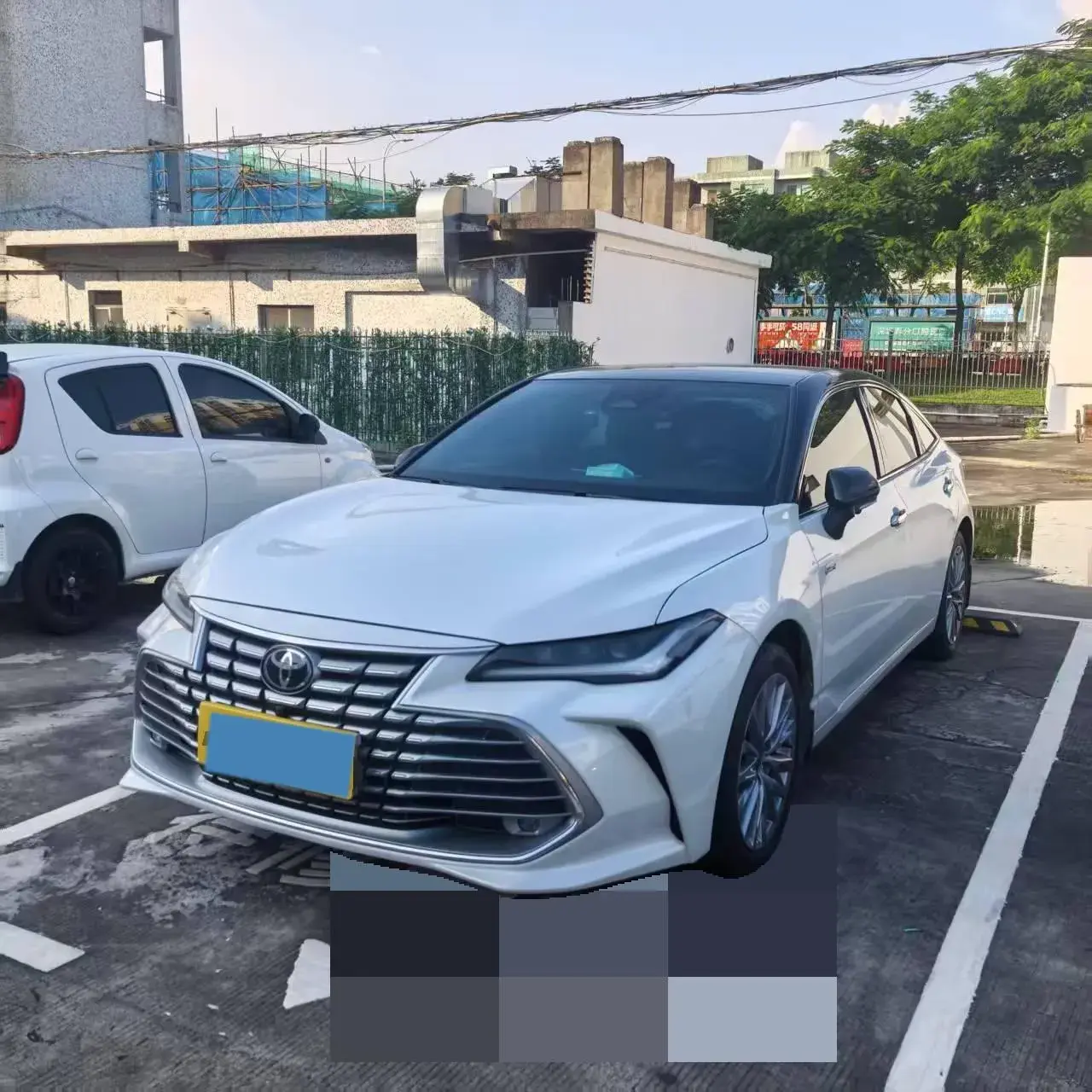 2024 TOYOTA AVALON view 1