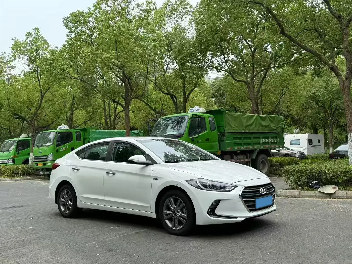 2016 HYUNDAI ELANTRA thumbnail 3