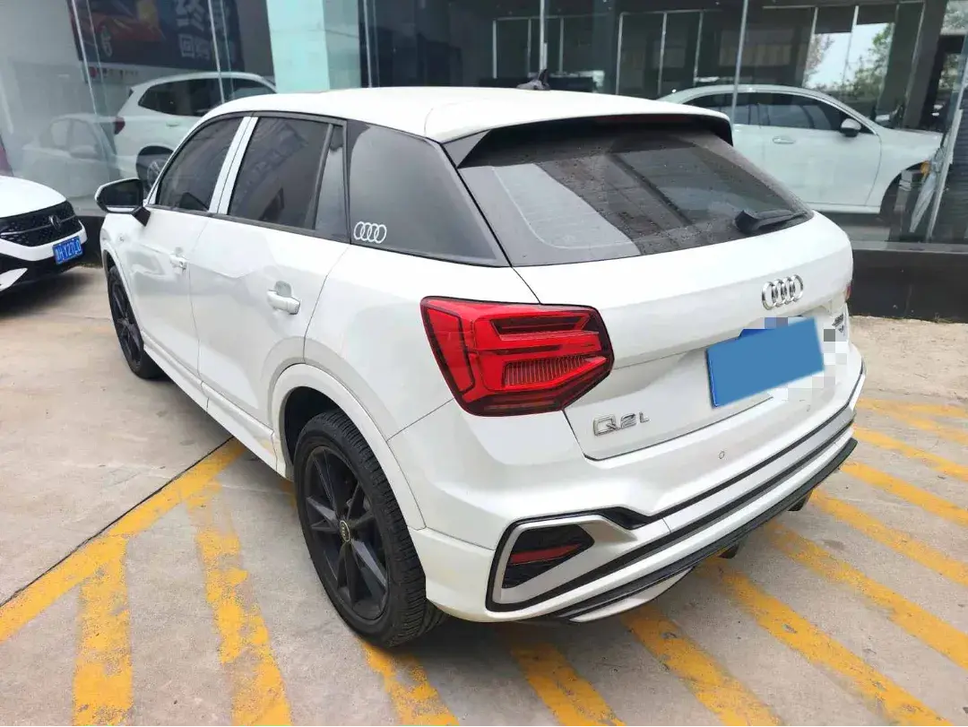 2022 AUDI Q2L thumbnail 2