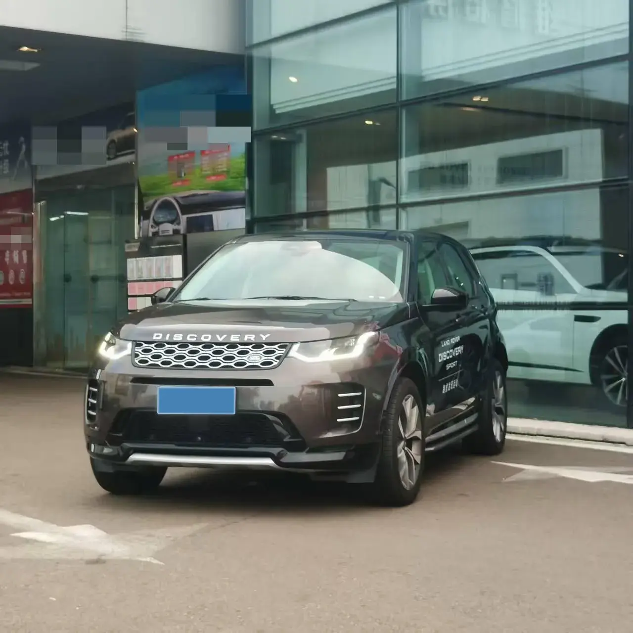 2024 LAND ROVER view 1