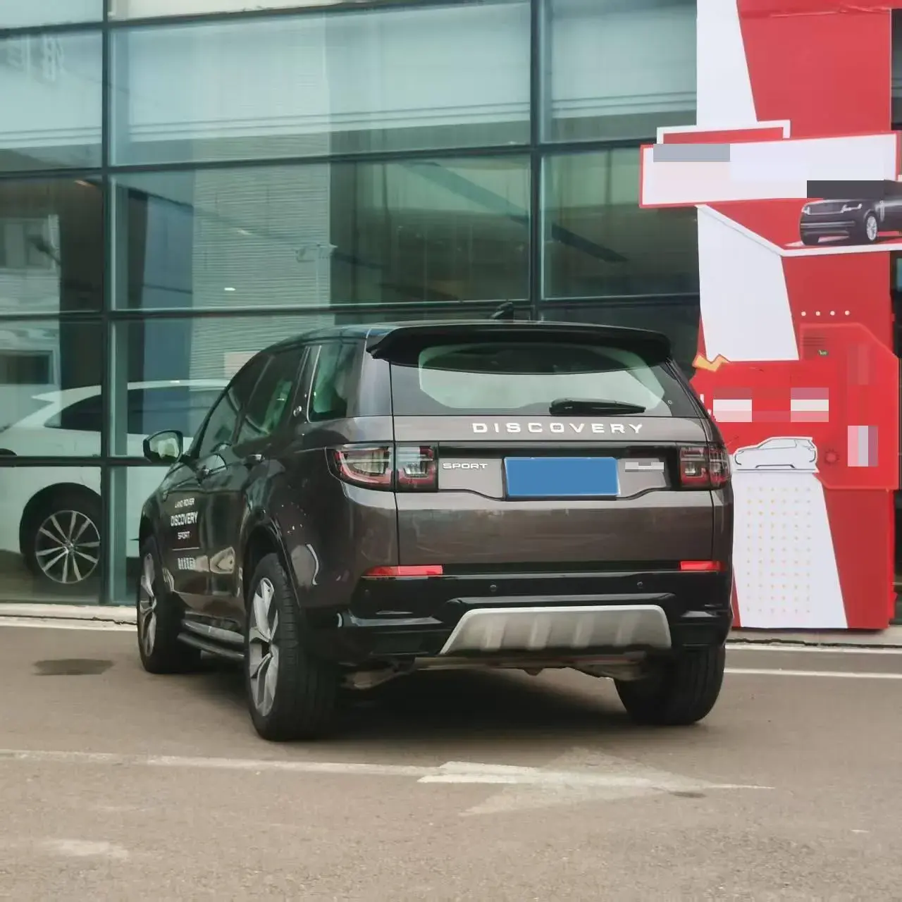 2024 LAND ROVER thumbnail 3