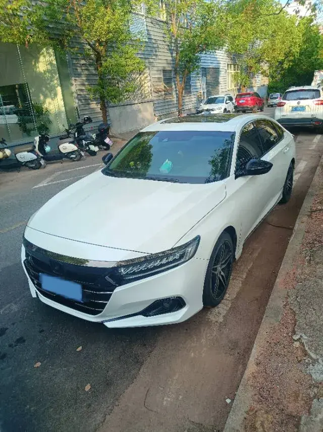 2022 HONDA ACCORD view 1