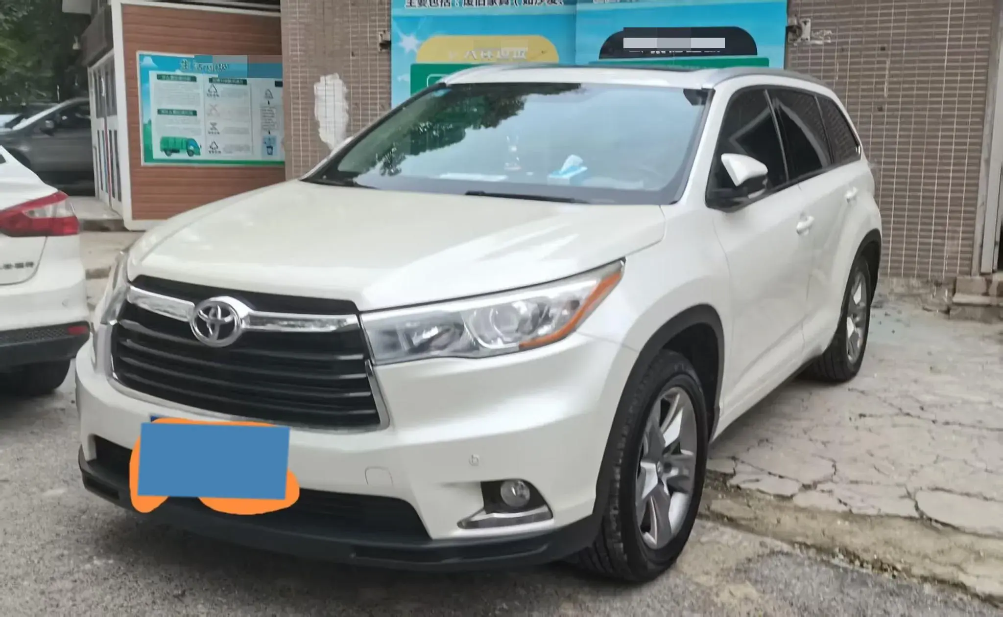2017 TOYOTA HIGHLANDER view 1