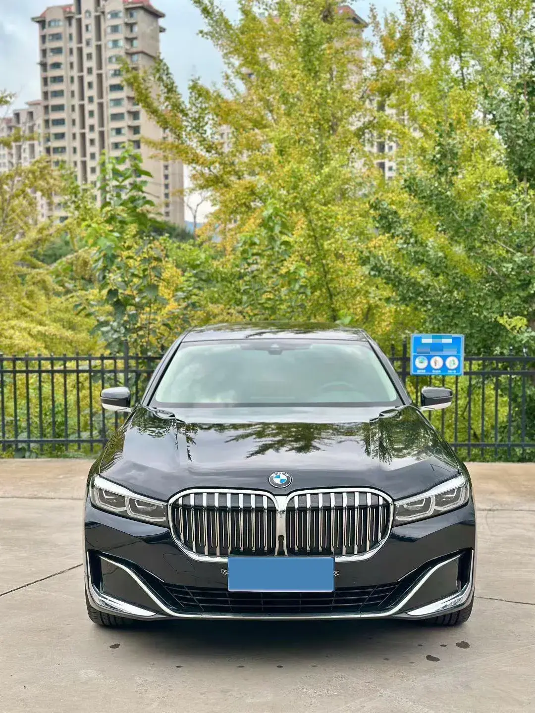 2021 BMW 7 thumbnail 3