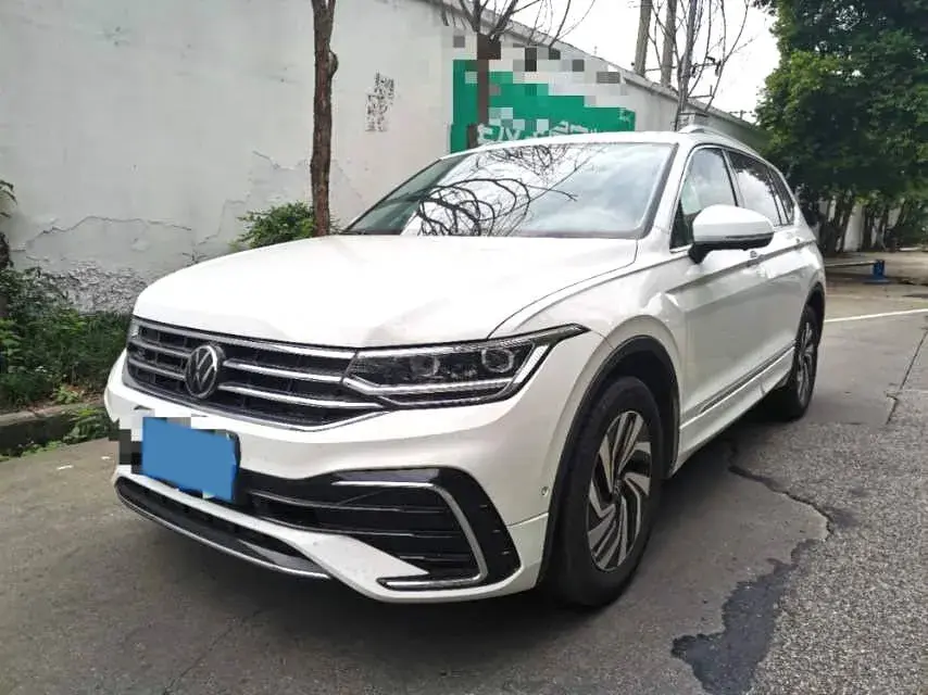 2024 VOLKSWAGEN TIGUAN view 1