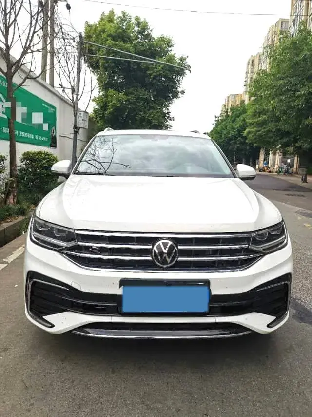 2024 VOLKSWAGEN TIGUAN thumbnail 3
