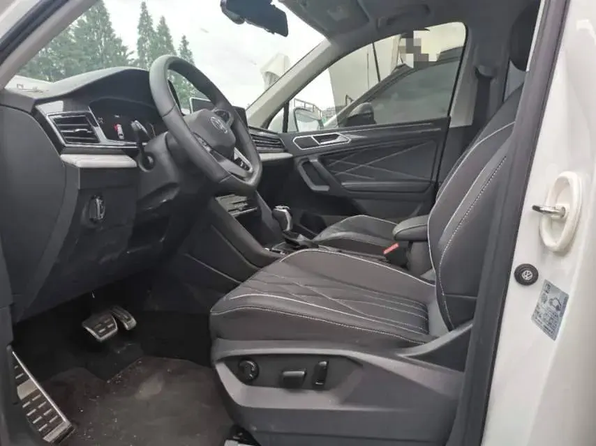 2024 VOLKSWAGEN TIGUAN thumbnail 4