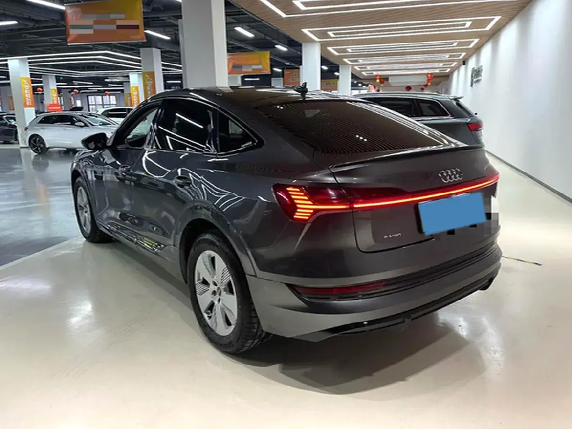 2022 AUDI E-TRON thumbnail 4