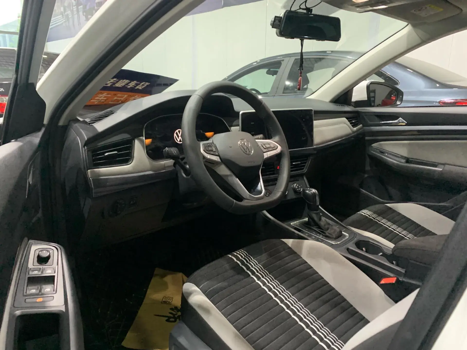 2023 VOLKSWAGEN BORA thumbnail 3