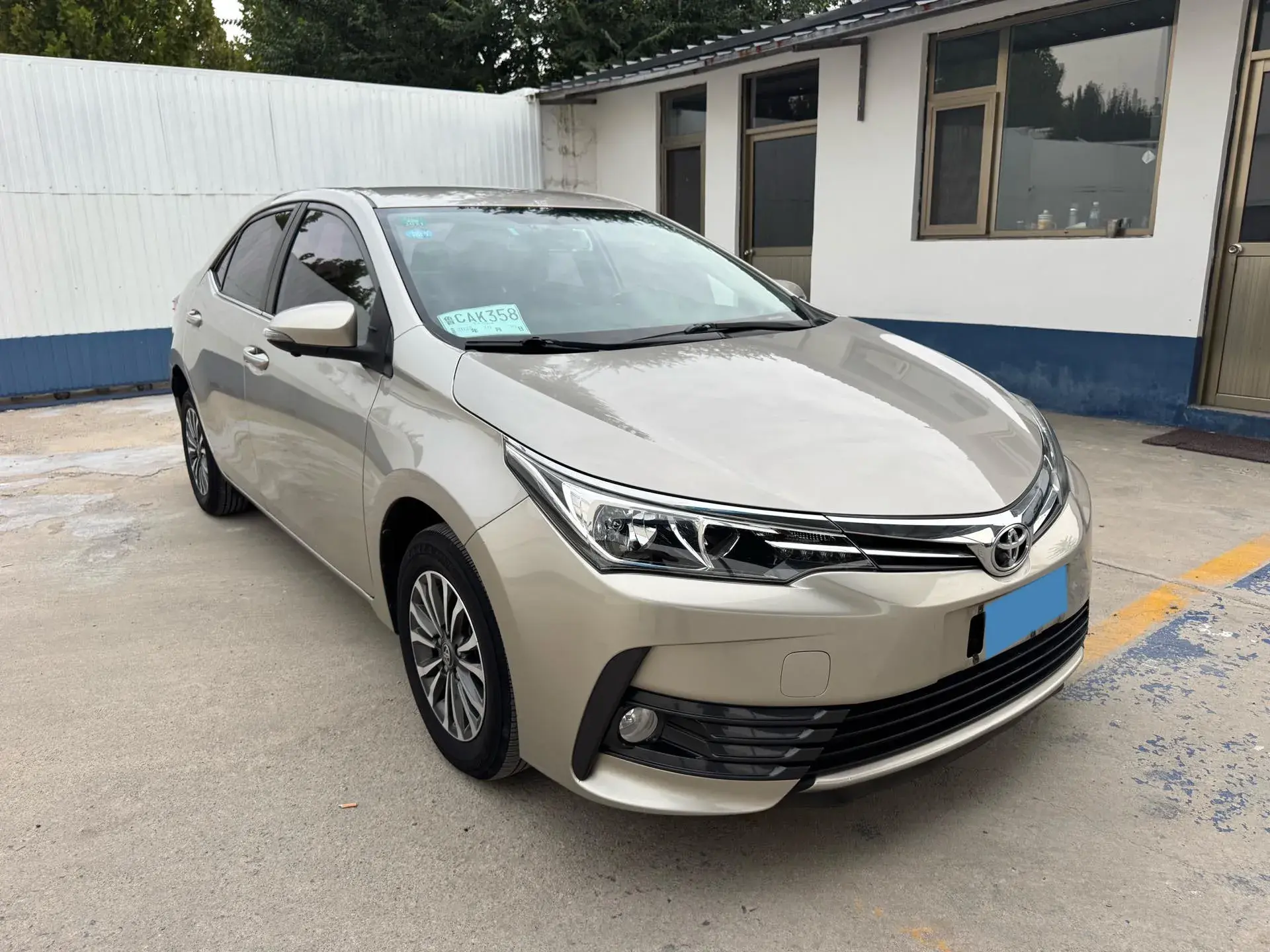 2018 TOYOTA COROLLA thumbnail 3