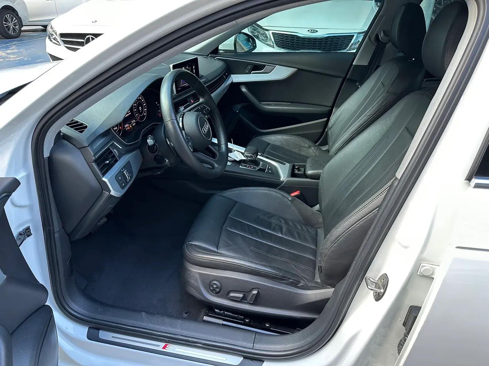 2019 AUDI A4L thumbnail 3