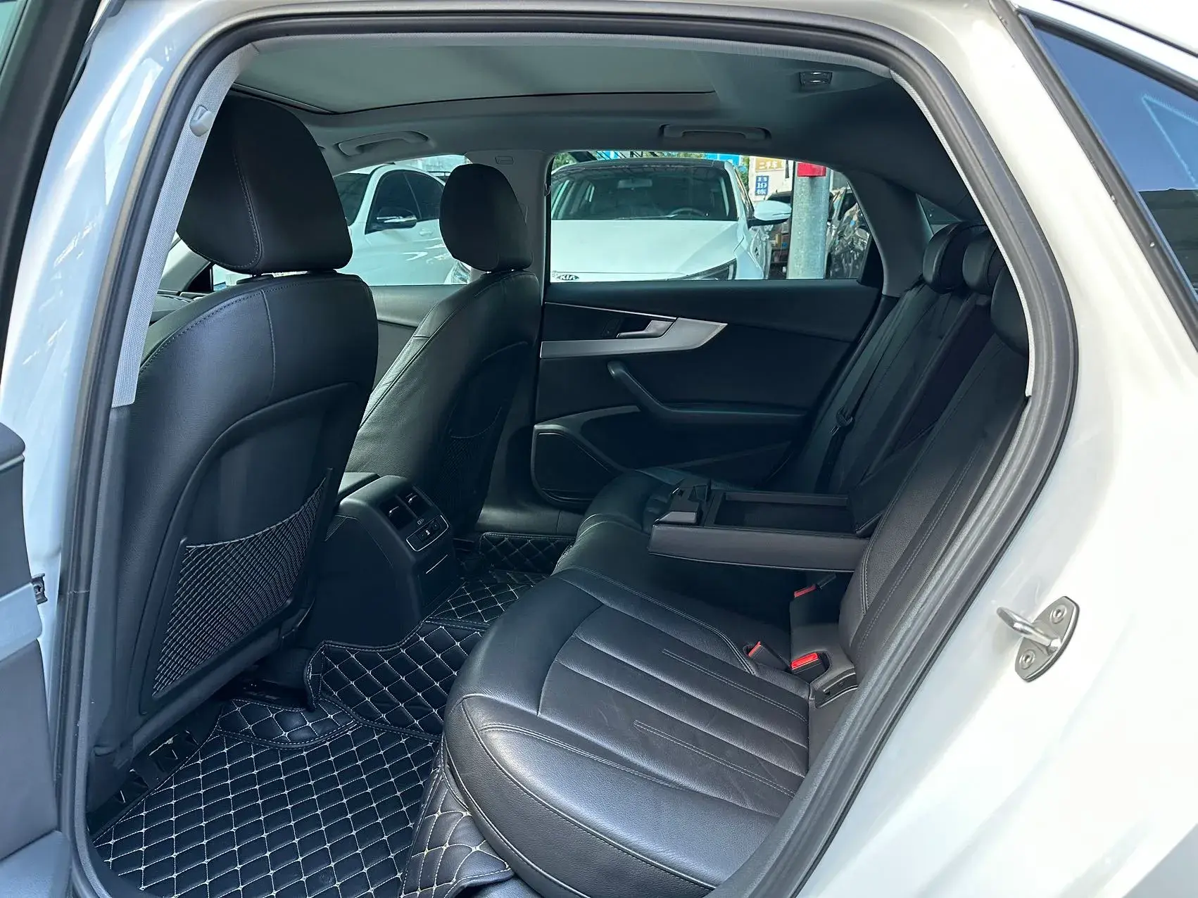 2019 AUDI A4L thumbnail 4