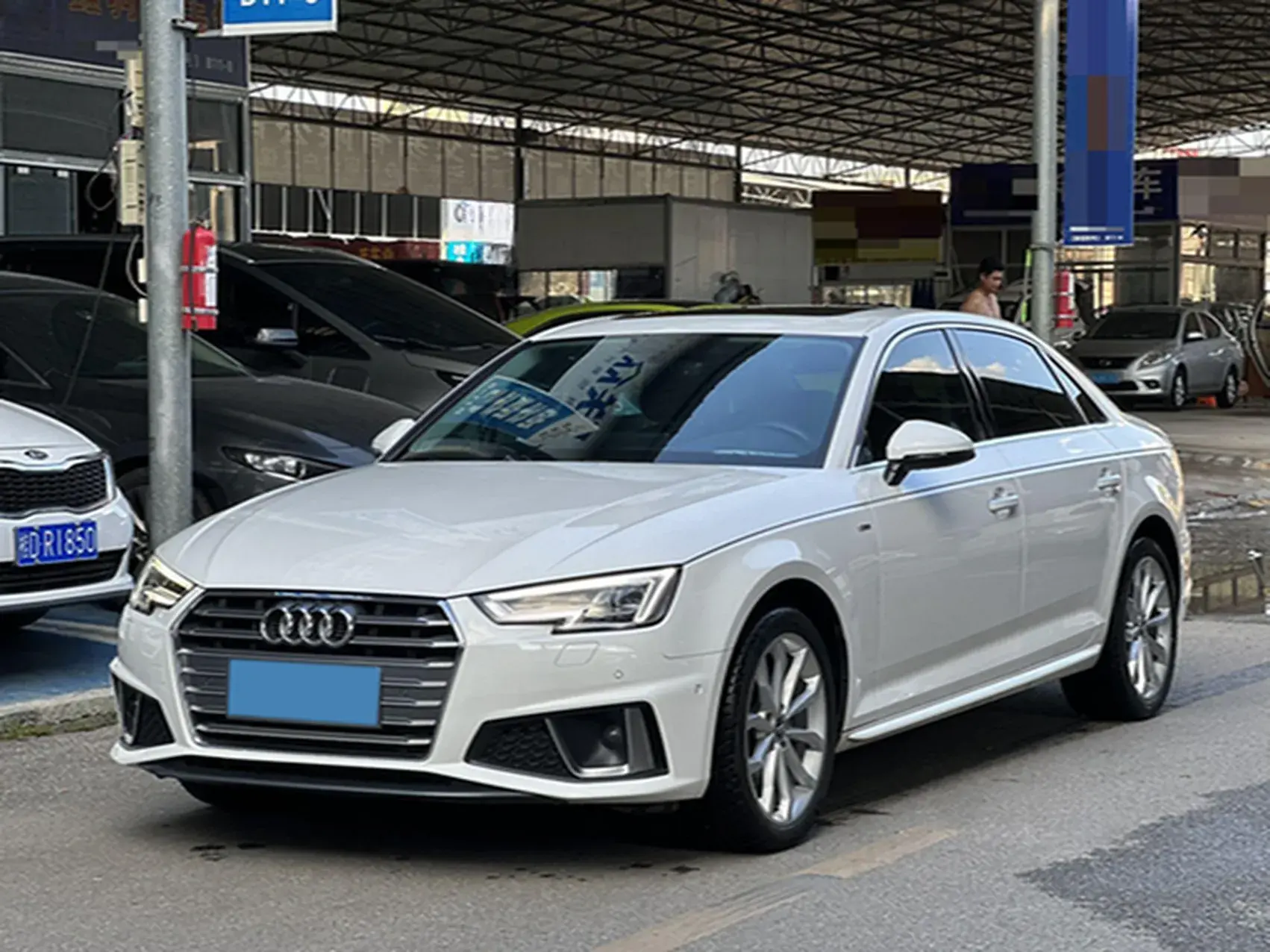 2019 AUDI A4L view 1