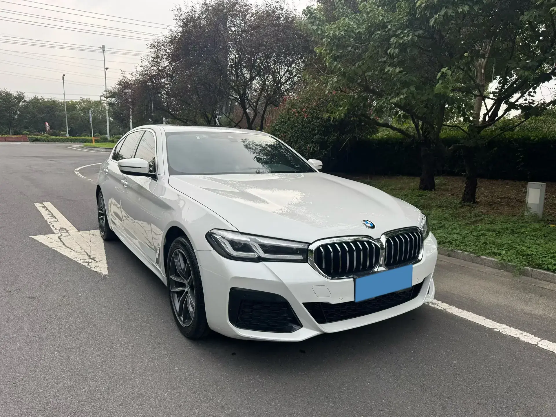 2022 BMW 5 thumbnail 3