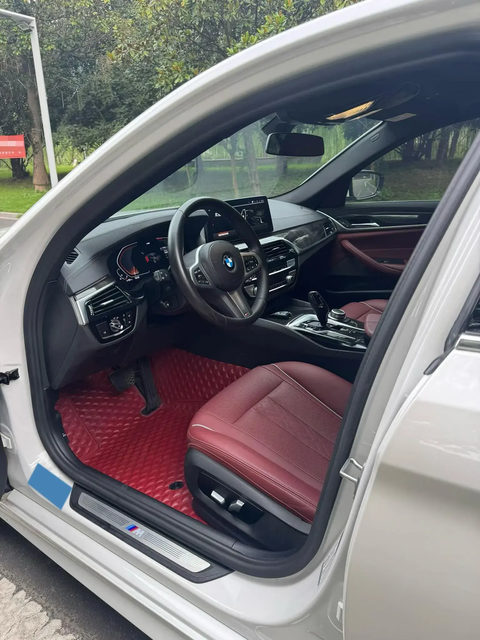 2022 BMW 5 thumbnail 4