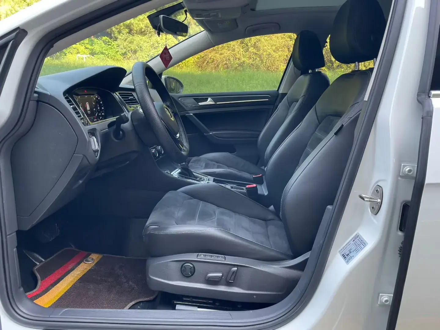 2020 VOLKSWAGEN GOLF thumbnail 2