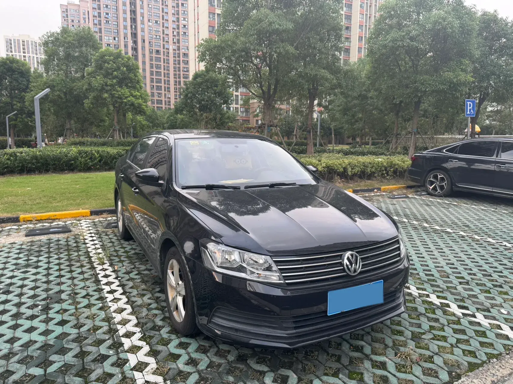 2017 VOLKSWAGEN LAVIDA thumbnail 3