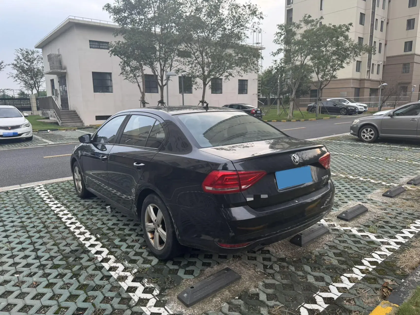 2017 VOLKSWAGEN LAVIDA thumbnail 4