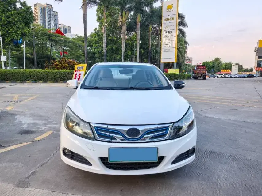 2018 BYD E5 thumbnail 2