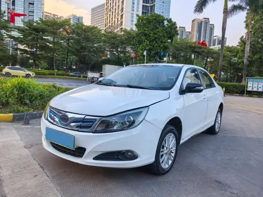 2018 BYD E5 view 1